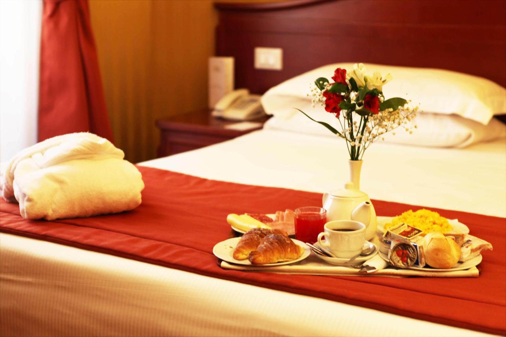 Small Double Room,46438816:JPEG