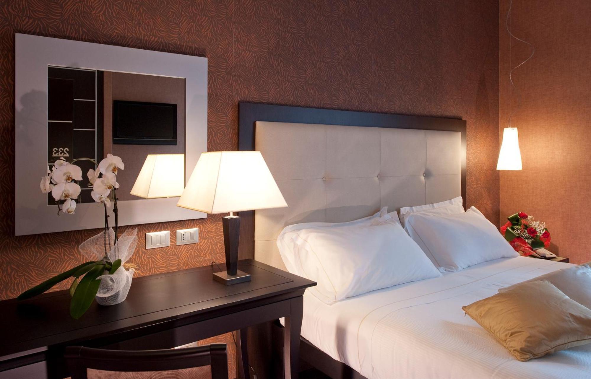 Spacious triple room,682111611:JPEG