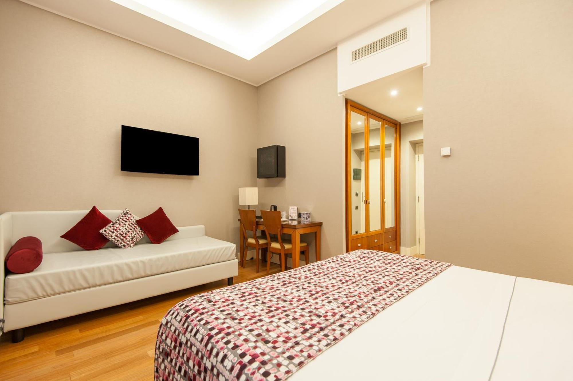 Triple Room,1643141461:JPEG