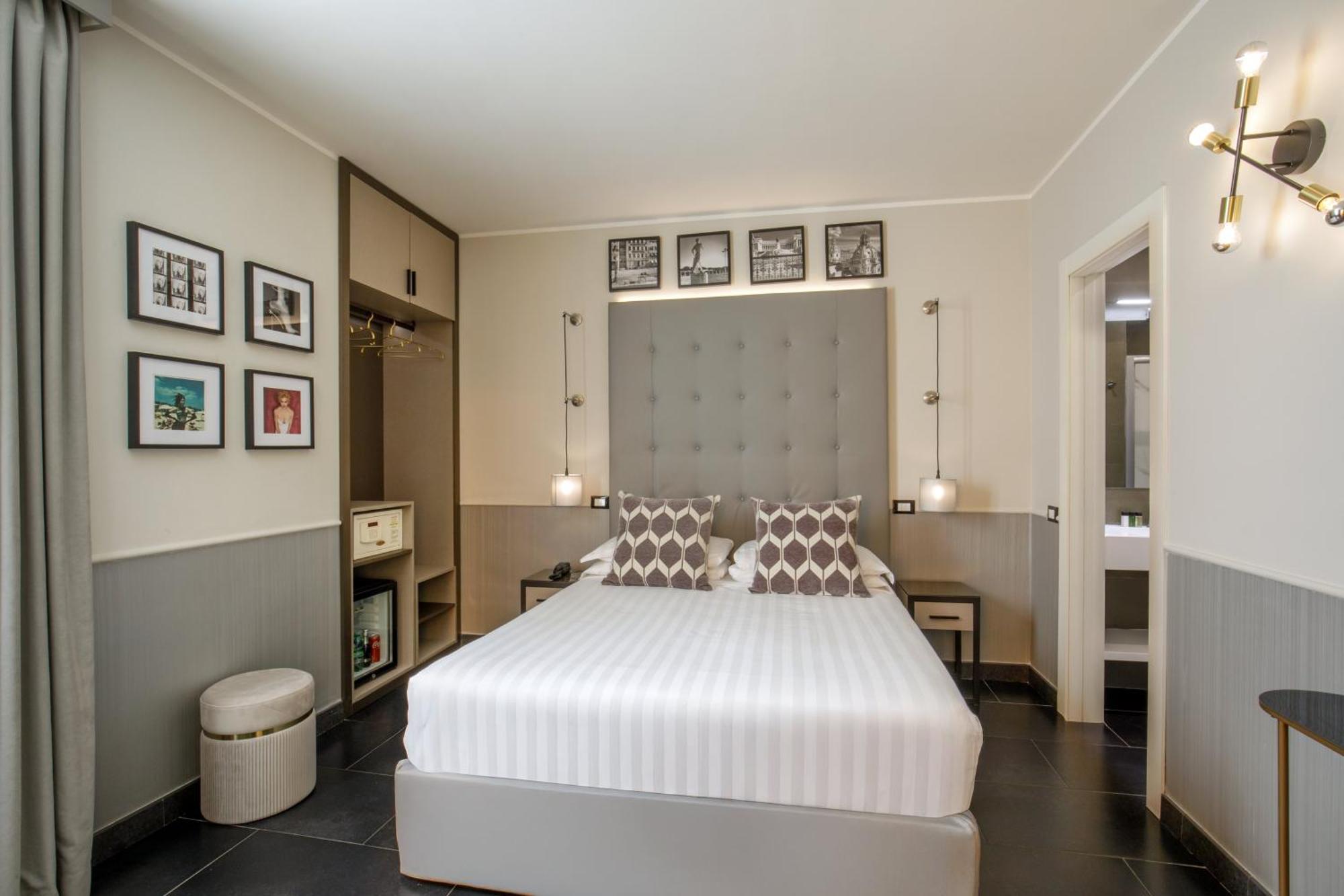 Standard Double Room Via del Corso 81,1669818212:JPEG
