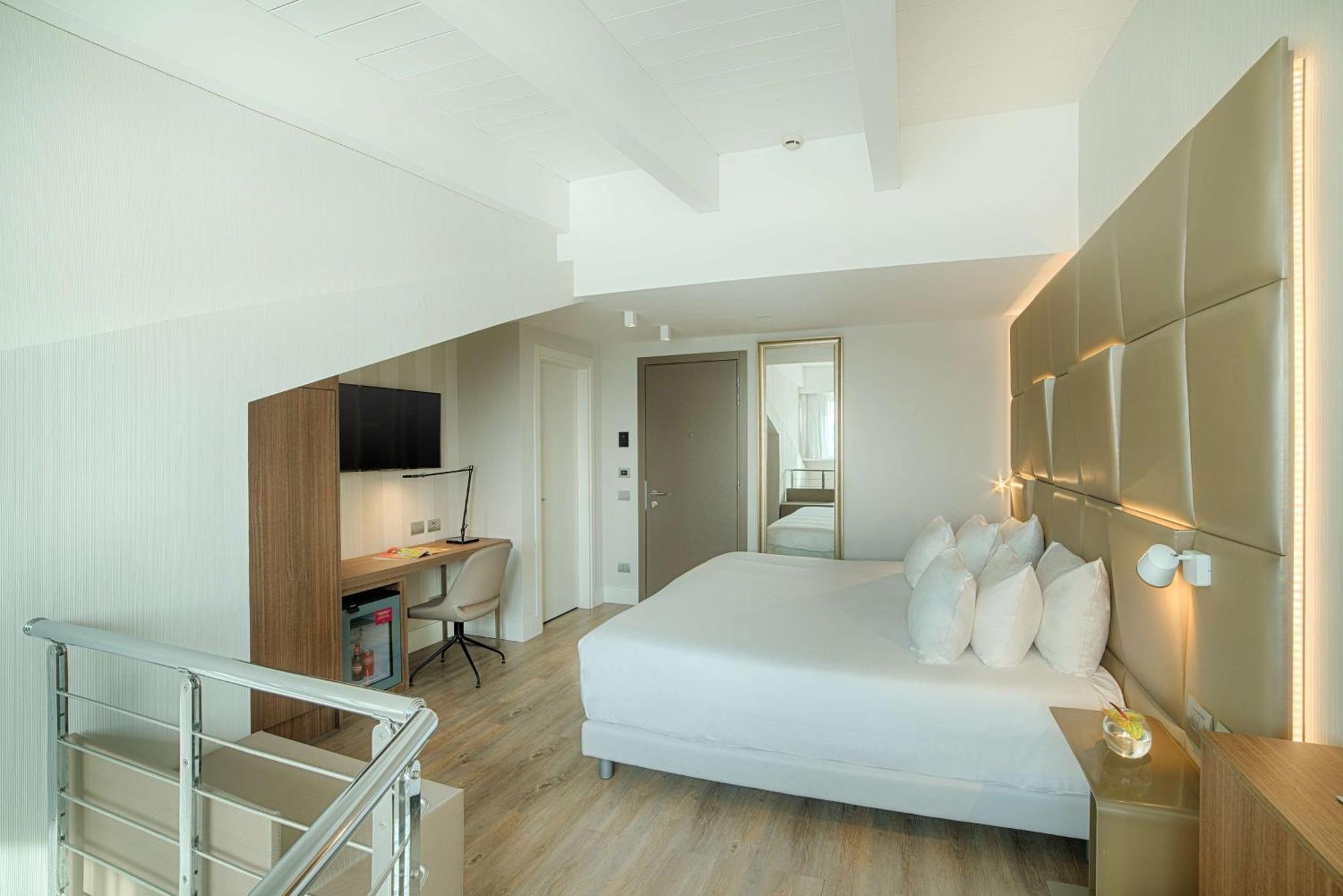 Suite Duplex Extra Bed,1704848201:JPEG