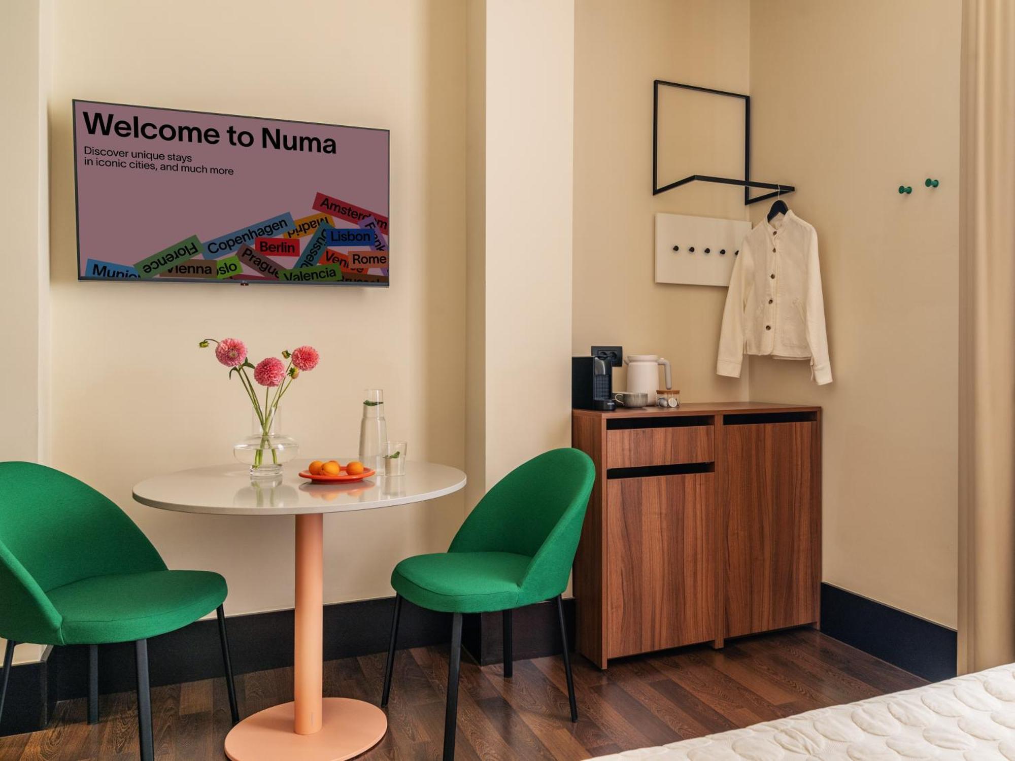 Medium Room