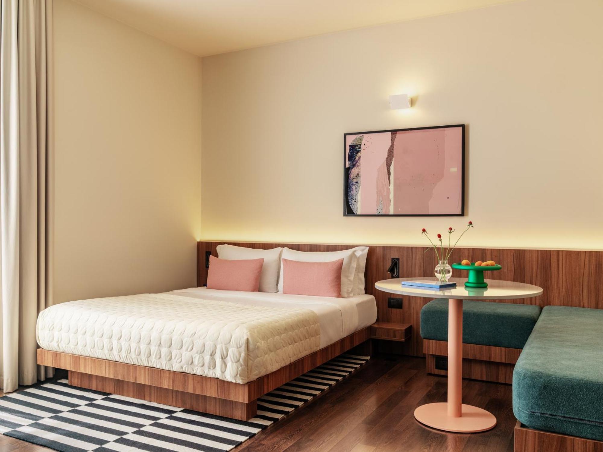 Large Room Extra Single Bed
