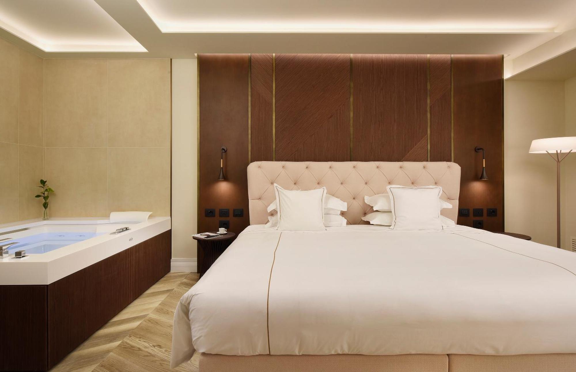 One Bedroom Suite Jacuzzi Balcony & Iconic Panoramic view,1769490538:JPEG