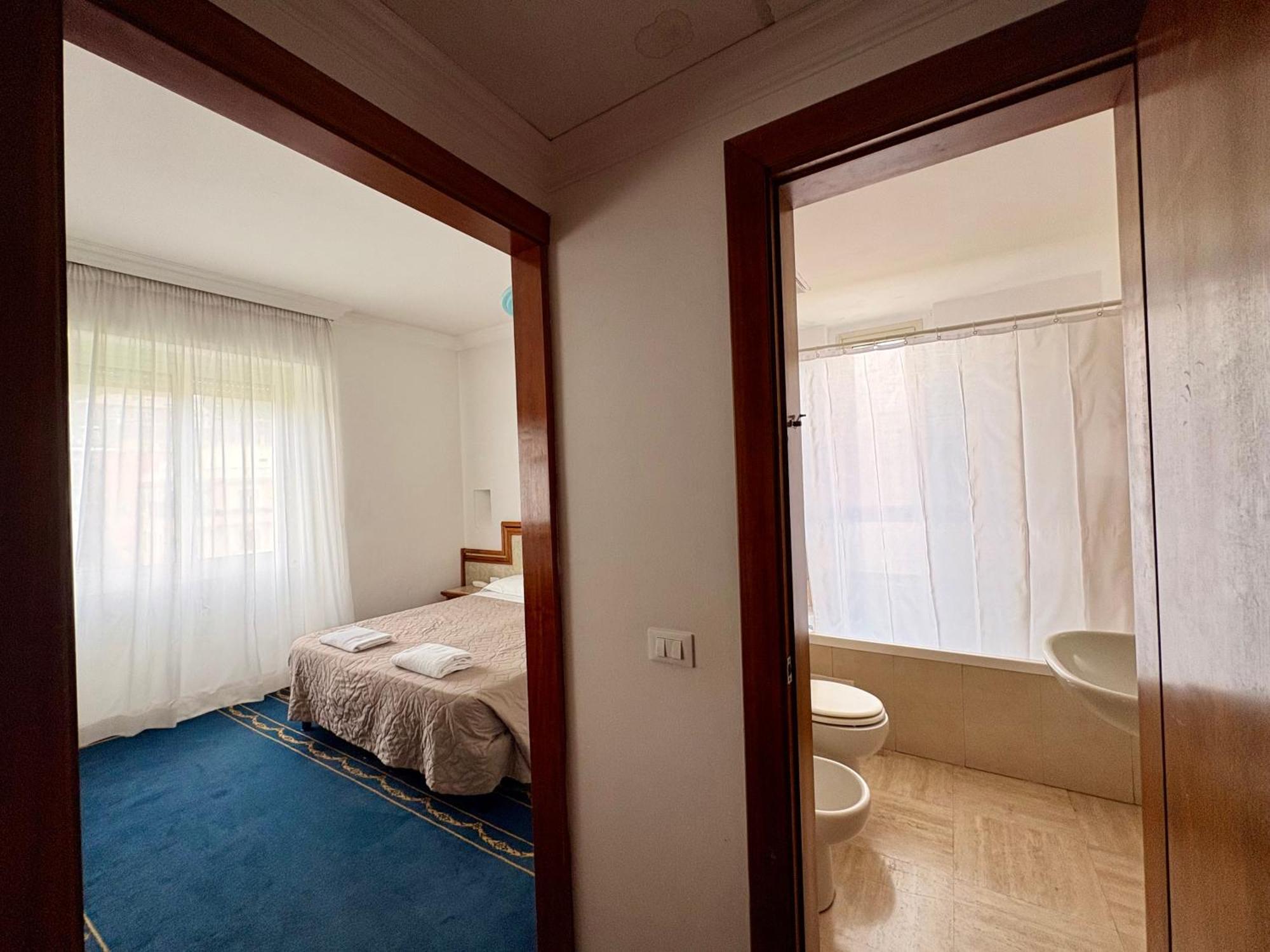 Single Suite Two Single Beds Living room