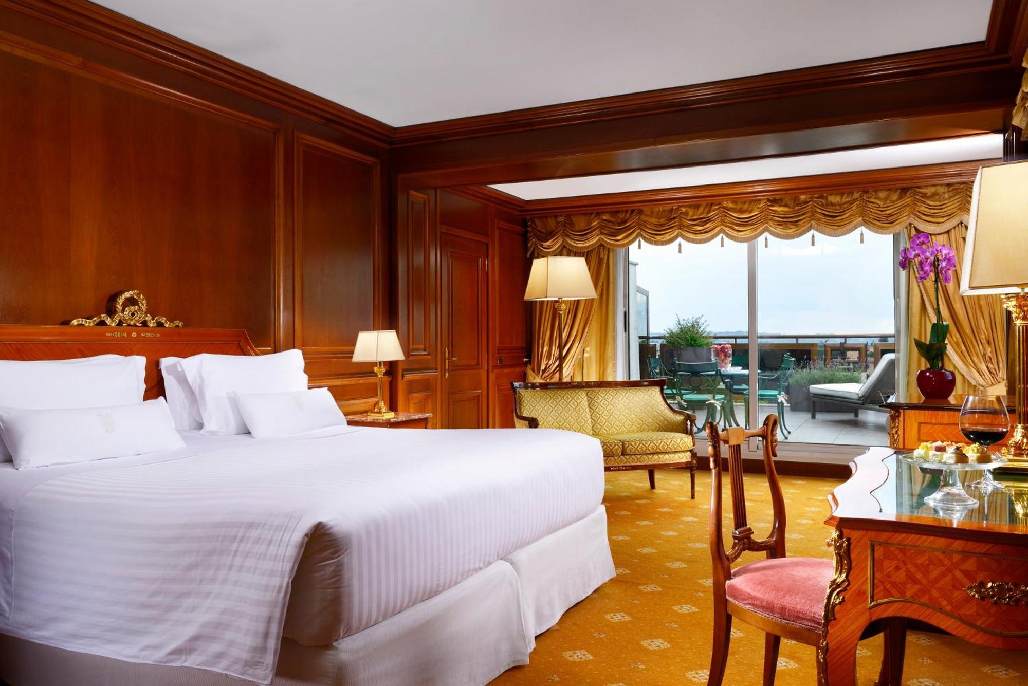 Deluxe Suite Balcony,554682636:JPEG
