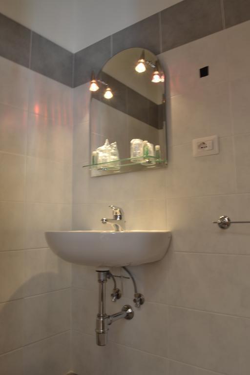 Triple Room Private Bathroom,1381422362:JPEG