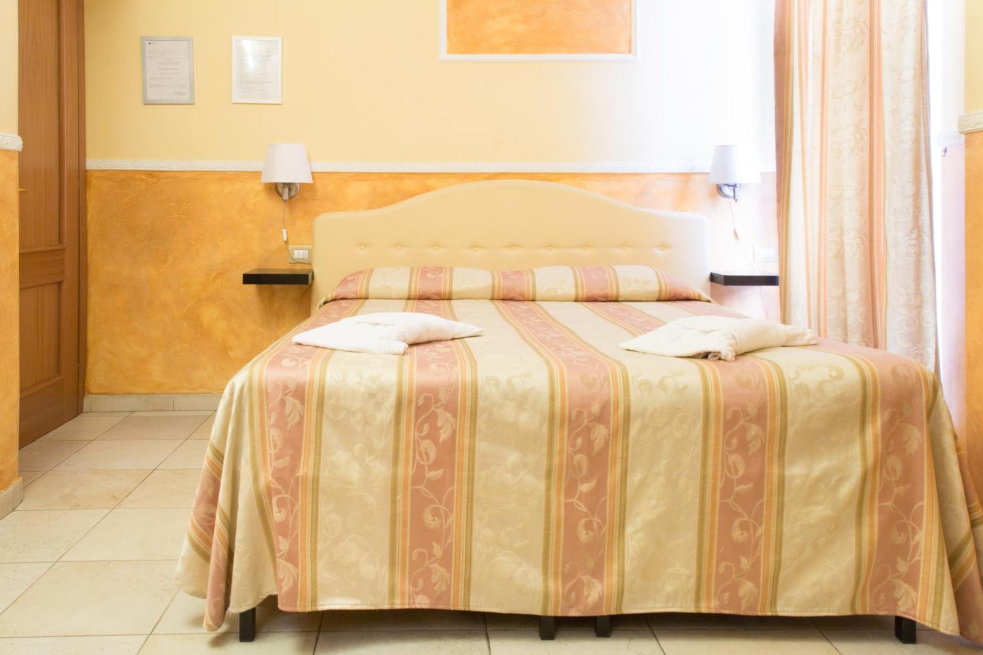 Double or Twin Room,1274676226:JPEG